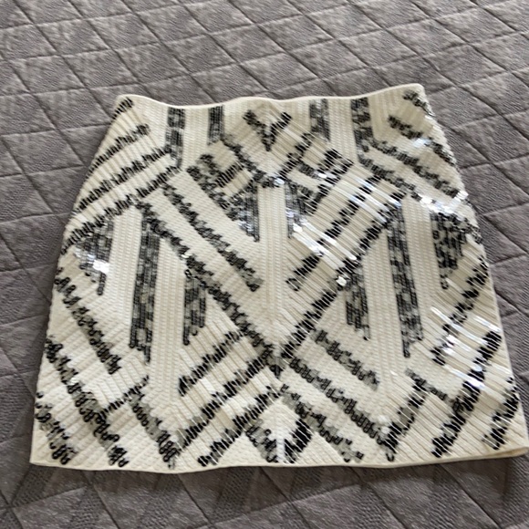 Express small sequin mini skirt - Picture 2 of 2